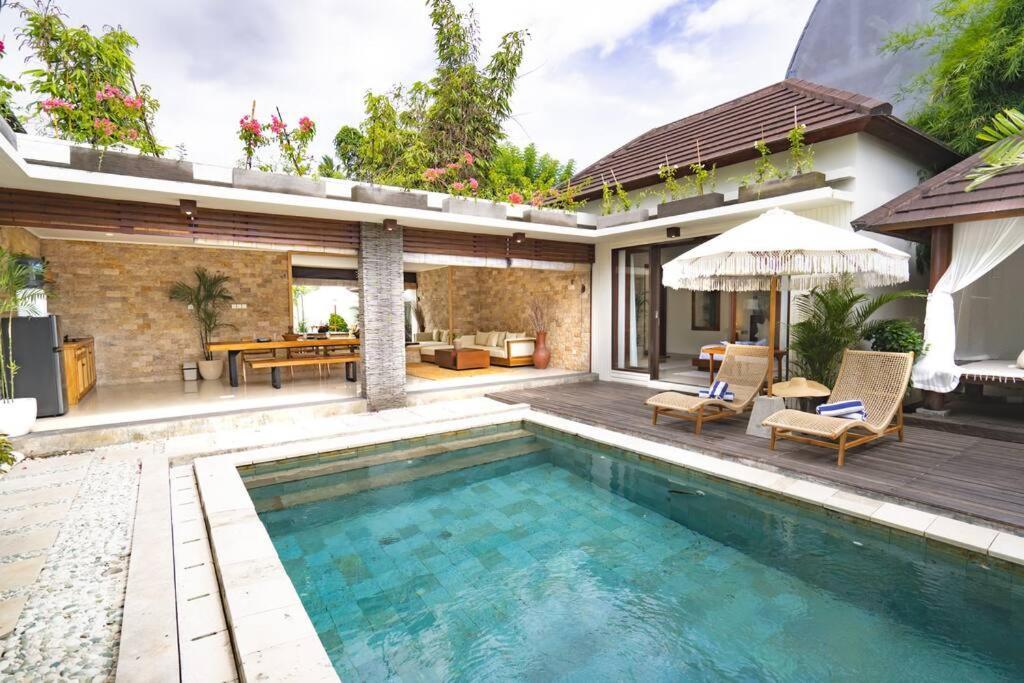 Cari Surf Uluwatu (Bali)